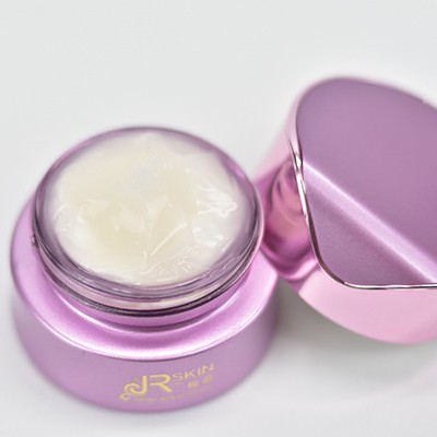 正確使用眼霜達到保濕抗老的效果